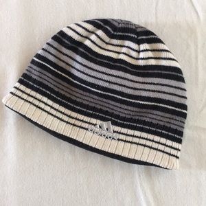 Ladies Adidas Reversible Beanie EUC